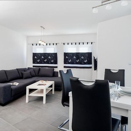 Sunny Biokovo Apartments Baska Voda Bagian luar foto