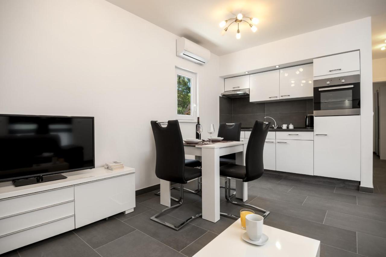 Sunny Biokovo Apartments Baska Voda Bagian luar foto