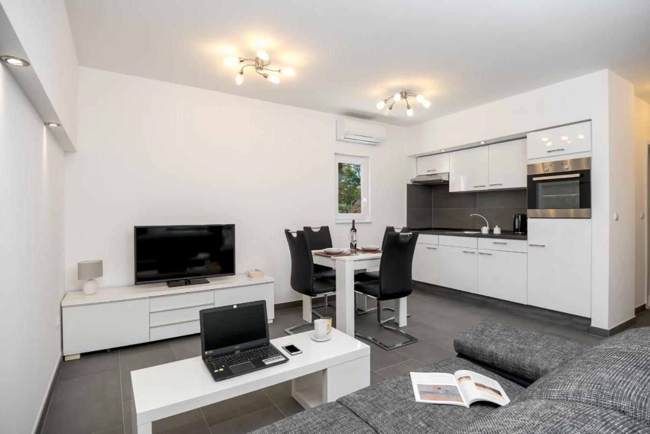 Sunny Biokovo Apartments Baska Voda Bagian luar foto